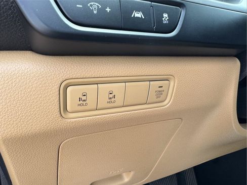 Used 2023 Kia Carnival LX FWD image 23