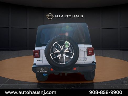 Used 2024 Jeep Wrangler Unlimited w/ Convenience Group image 9