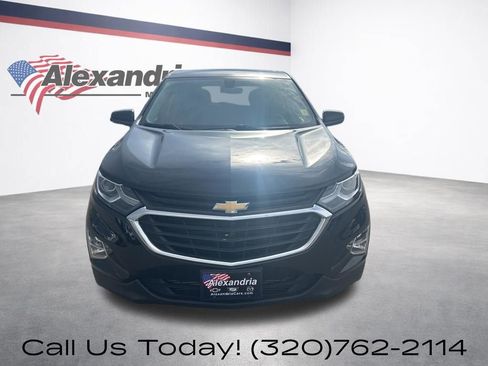 Used 2018 Chevrolet Equinox LT image 2