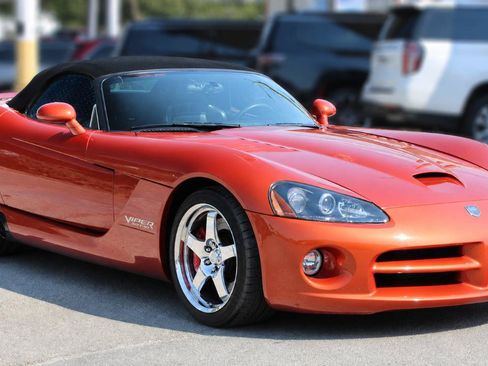Used 2005 Dodge Viper SRT-10 w/ Copperhead Edition Group RWD image 2