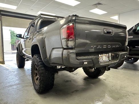 Used 2016 Toyota Tacoma TRD Sport image 2