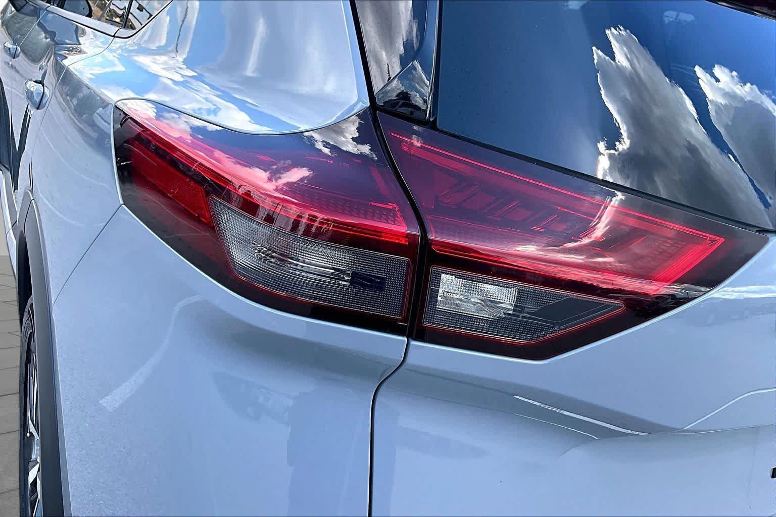 Used 2021 Nissan Rogue Platinum AWD/4WD image 28