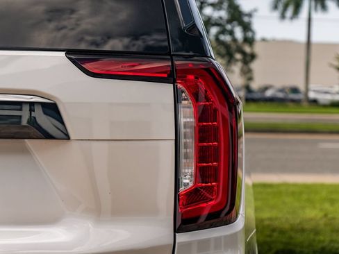 Used 2024 GMC Yukon XL Denali Ultimate AWD/4WD image 12