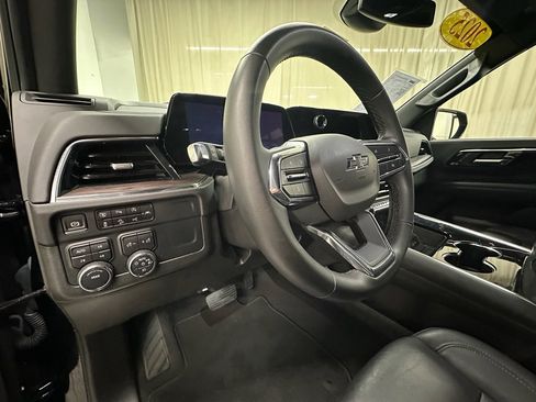 Certified 2025 Chevrolet Suburban Z71 image 28