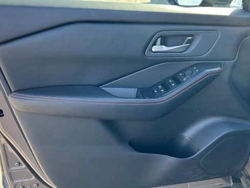 Used 2025 Nissan Rogue SV image 9