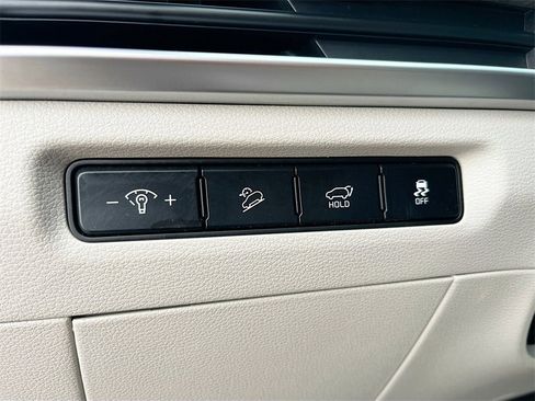 Used 2023 Kia Telluride EX w/ EX Captain's Chair Package image 10