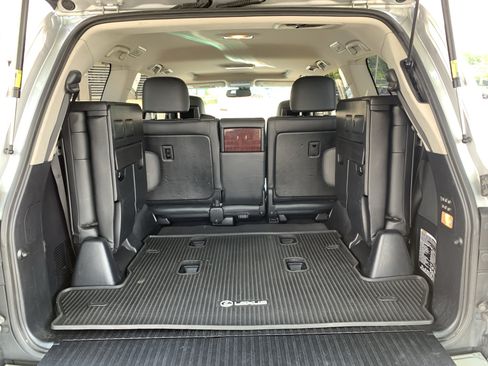 Used 2015 Lexus LX 570 4WD w/ Luxury Package image 34