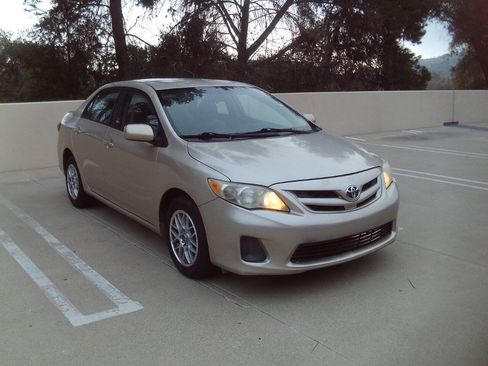Used 2011 Toyota Corolla LE FWD image 5
