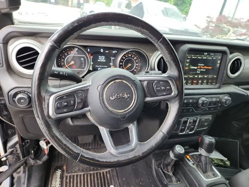 Used 2019 Jeep Wrangler Unlimited Sahara AWD/4WD image 12