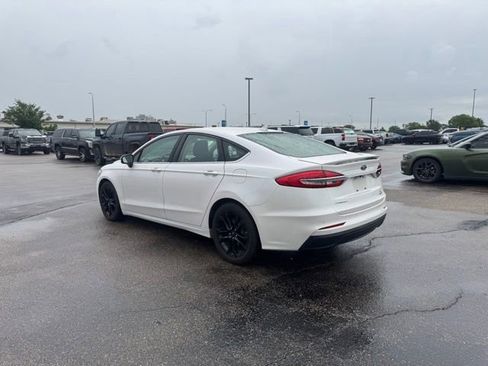 Used 2019 Ford Fusion SE w/ Equipment Group 151A FWD image 5