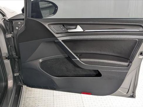Used 2017 Volkswagen Golf R 4-Door image 21