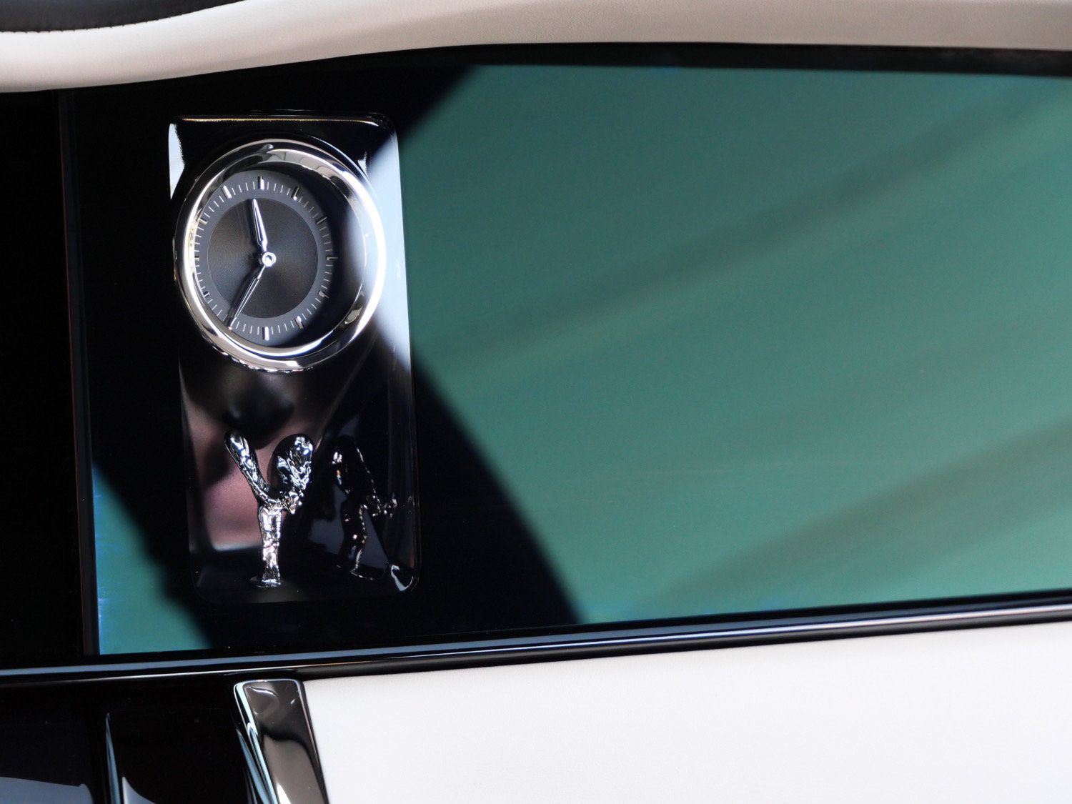 Certified 2025 Rolls-Royce Cullinan AWD/4WD image 14