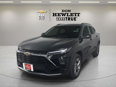 Used 2024 Chevrolet Trax LT w/ Driver Confidence Package FWD image 1