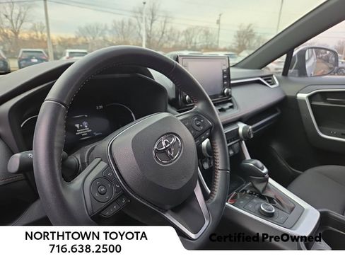 Used 2021 Toyota RAV4 SE w/ Weather & Moonroof Package image 18