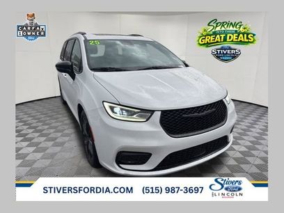 Used 2025 Chrysler Pacifica Limited