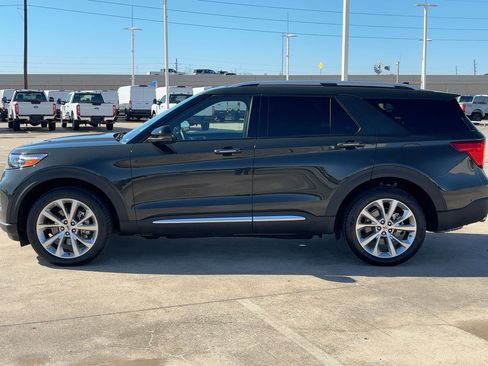 Used 2022 Ford Explorer Platinum w/ Technology Package image 7
