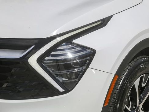 Certified 2025 Kia Sportage EX FWD image 6