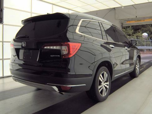 Used 2022 Honda Pilot Touring image 2