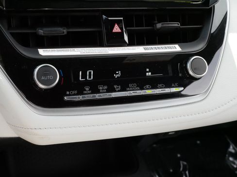 Used 2024 Toyota Corolla SE FWD image 23
