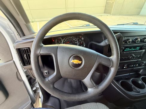 Used 2021 Chevrolet Express 2500 RWD image 25