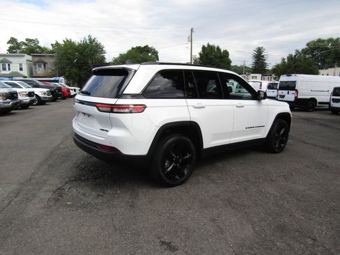 Used 2023 Jeep Grand Cherokee Limited w/ Black Appearance Package AWD/4WD image 37