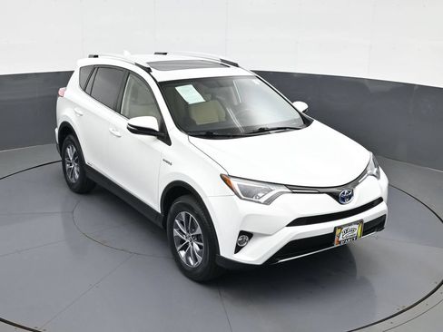 Used 2016 Toyota RAV4 XLE AWD/4WD image 16