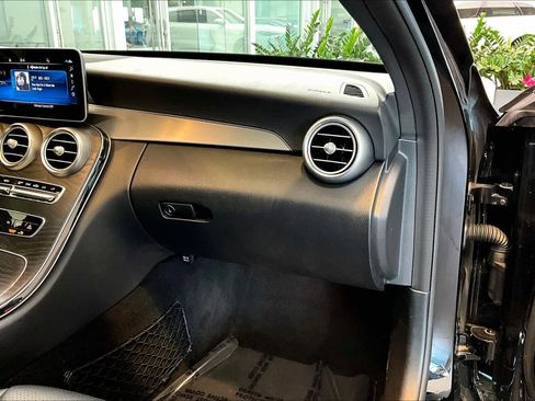Used 2019 Mercedes-Benz C 300 Sedan image 17