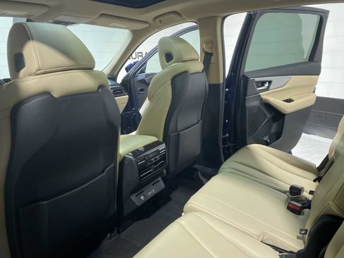 Used 2023 Acura MDX image 12