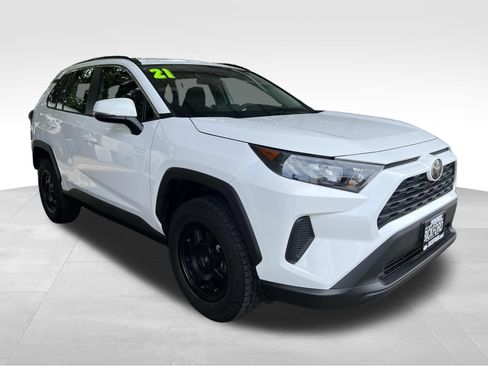 Used 2021 Toyota RAV4 LE AWD/4WD image 3