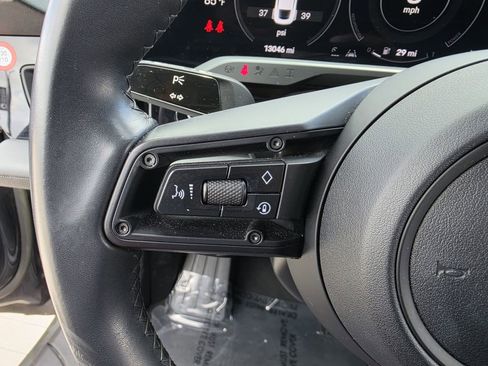 Used 2022 Porsche Taycan image 19