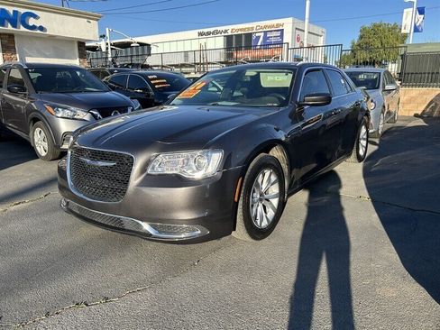 Used 2020 Chrysler 300 Touring RWD image 3