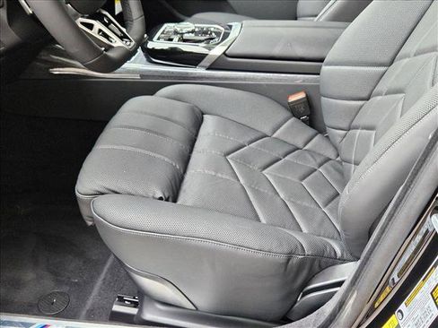 New 2025 BMW 750e xDrive image 4
