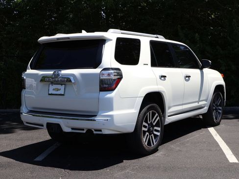Used 2022 Toyota 4Runner Limited AWD/4WD image 9