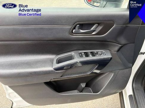 Used 2024 Nissan Pathfinder SV FWD image 15