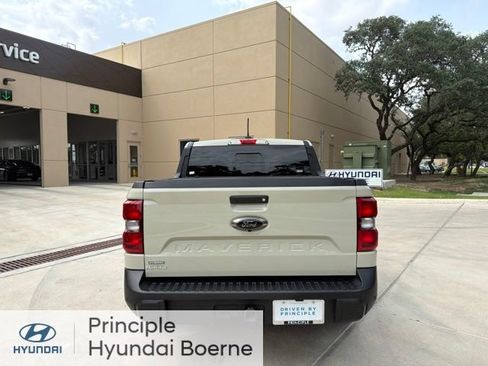 Used 2024 Ford Maverick Lariat w/ Black Appearance Package FWD image 3
