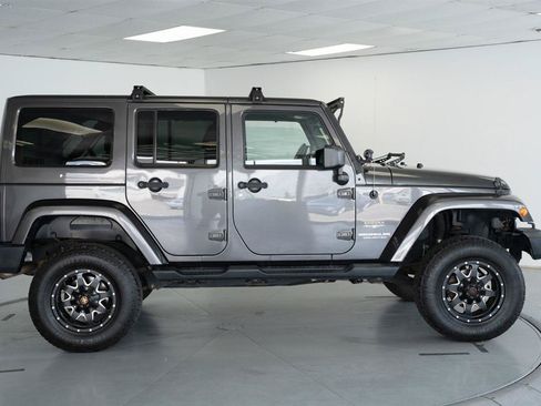 Used 2014 Jeep Wrangler Unlimited Sahara w/ Max Tow Package AWD/4WD image 8