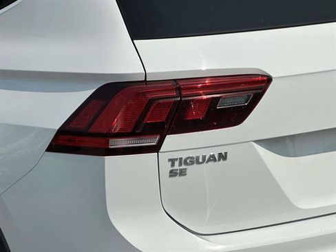 Used 2021 Volkswagen Tiguan SE R-Line AWD/4WD image 9