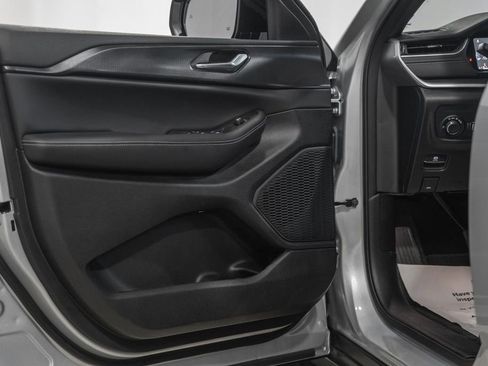 New 2025 Jeep Grand Cherokee Altitude image 36