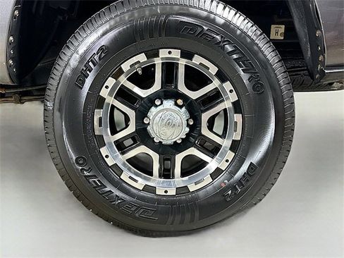 Used 2019 Toyota Tacoma SR image 29