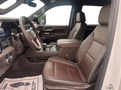 Used 2024 GMC Sierra 1500 Denali w/ Technology Package AWD/4WD image 10