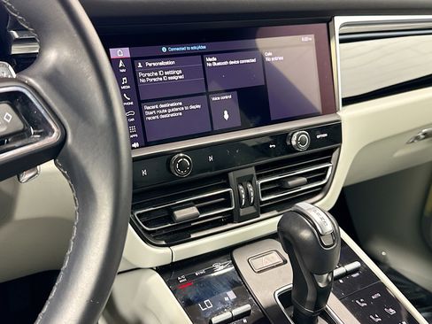 Certified 2023 Porsche Macan AWD/4WD image 27