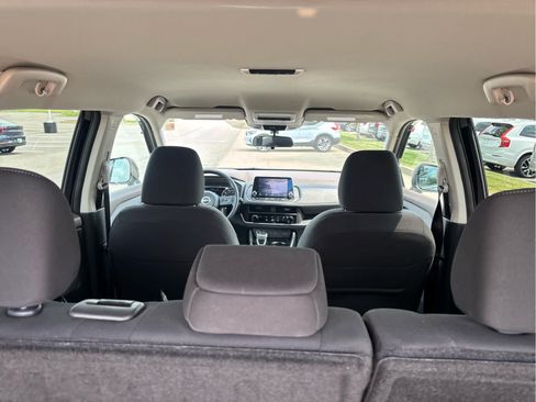 Used 2023 Nissan Rogue S AWD/4WD image 14