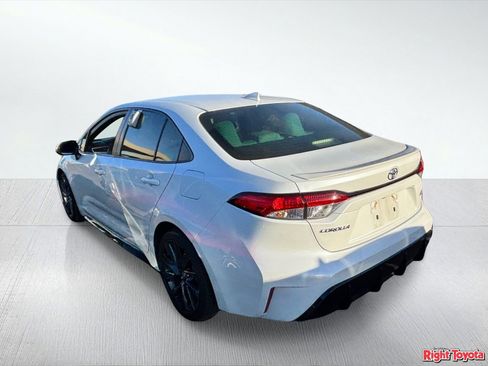 Used 2024 Toyota Corolla SE FWD image 3