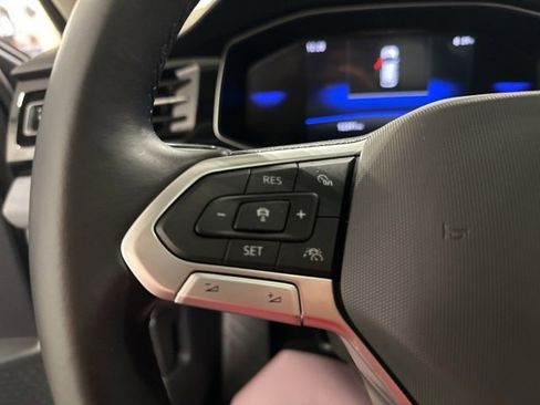 Used 2025 Volkswagen Jetta SE w/ Sunroof Package image 17