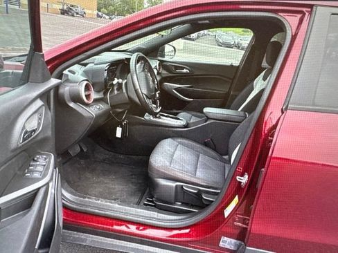 Used 2024 Chevrolet Trax RS FWD image 12