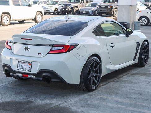 Used 2023 Toyota GR86 Premium w/ ALL Weather Mat Package (TMS) image 9