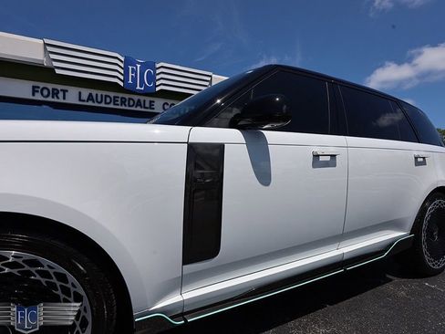Used 2025 Land Rover Range Rover Long Wheelbase SE AWD/4WD image 8