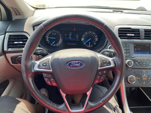Used 2017 Ford Fusion SE FWD image 10