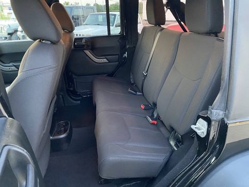 Used 2018 Jeep Wrangler Unlimited Sport S AWD/4WD image 19