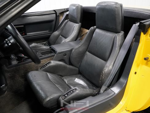 Used 1986 Chevrolet Corvette Convertible image 24